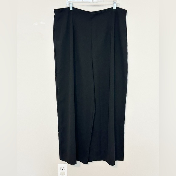 NWT Forever 21 Women’s Plus Size Wide Black Dress Pant with side zipper- size 3x - Picture 2 of 9